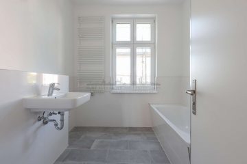 Exclusive mandate | Refurbished MFH near Berlin and Potsdam - Badezimmer (25736)