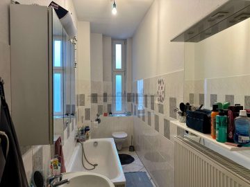 6,62% IST-Rendite | Top-gepflegtes Altbau-MFH - Bad (24472)