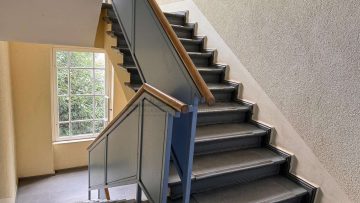 Exklusivauftrag | 6% Rendite | Top-gepflegtes MFH nahe Altstadt Köpenick - Treppenaufgang (25799)