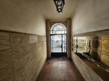 Exclusive mandate | Refurbished residential old building - Hauseingang (24679)