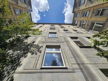 Exclusive mandate | Refurbished residential old building - Rückfassade (24675)