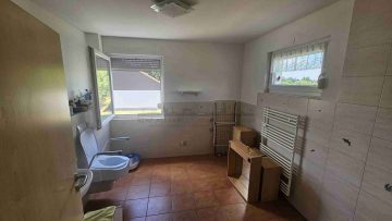 6,6% Rendite | 1.322 €/m²: Neuwertiges Wohn- u. Geschäftshaus - Bad (24413)