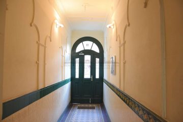 Residential and commercial building with development potential - Hauseingang (24485)