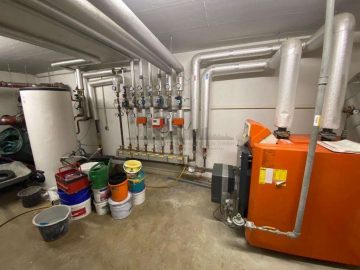 Alleinauftrag | Neuwertiges Wohn- und Geschäftshaus - Haustechnik (24447)