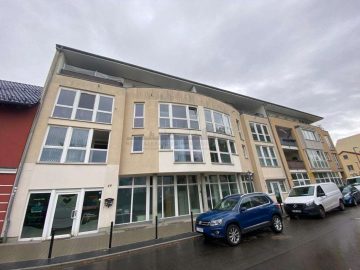 Alleinauftrag | Neuwertiges Wohn- und Geschäftshaus - Front (24441)