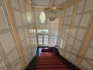 Top renovated old building at Bosepark - Eingangsbereich Treppen (22173)