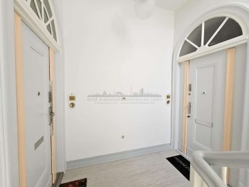 Top renovated old building at Bosepark - Wohnungseingangstüren (22177)