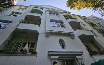 Top renovated old building at Bosepark - Front (22169)