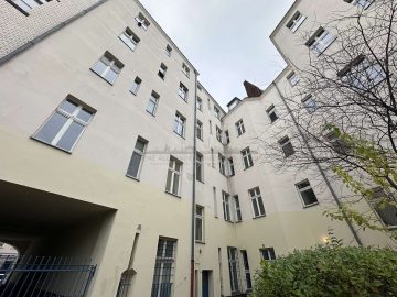 Actual yield 6.16%: Largely modernized apartment building in Berlin-Mitte - Rückfassade (24896)