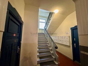 Actual yield 6.16%: Largely modernized apartment building in Berlin-Mitte - Treppenhaus (24898)