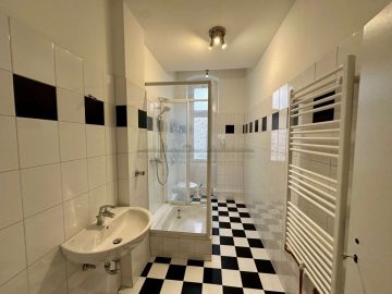 Actual yield 6.16%: Largely modernized apartment building in Berlin-Mitte - Bad (24908)