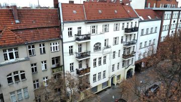 Actual yield 6.16%: Largely modernized apartment building in Berlin-Mitte - Luftbild (24888)