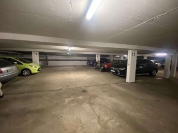 Well-maintained portfolio of apartment buildings - Garage (24816)