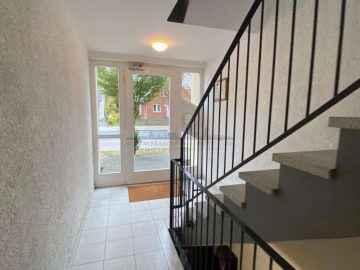 Exclusive mandate | Apartment building in mint condition with underground parking garage - Einangsbereich (24563)