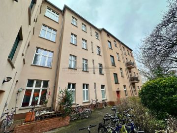 6.62% actual yield | Well-maintained old MFH - Hof (22133)